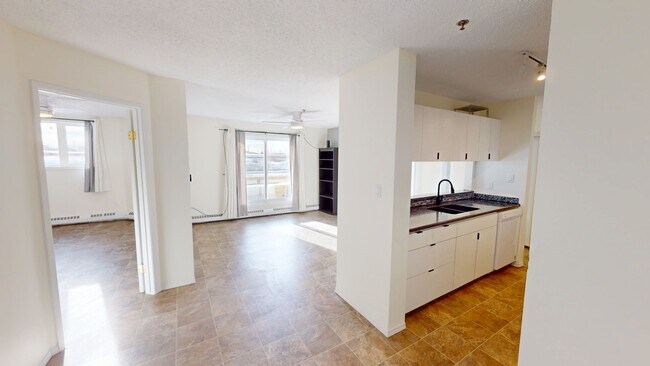 Photo - 10405-10499 99 Ave