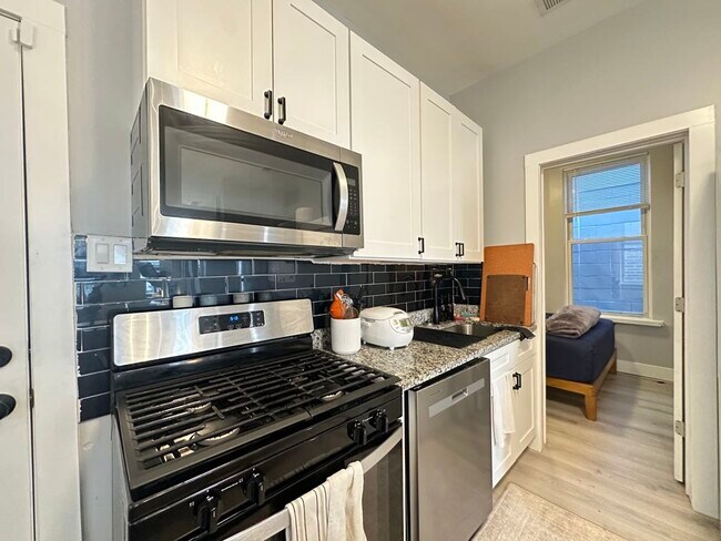 Photo - 1361 W Walton St Unit 3