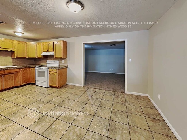 Photo - 4102 N 71st Ln