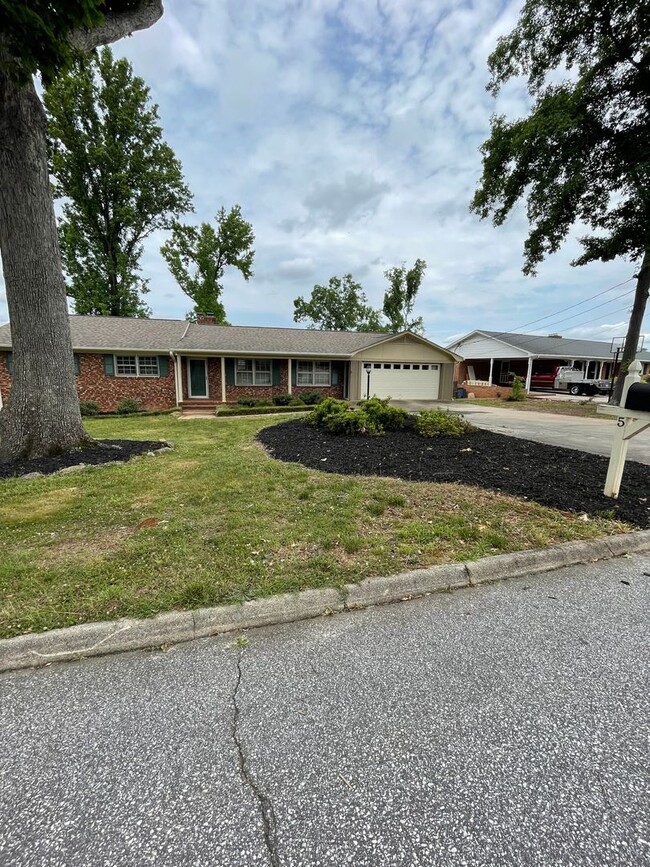 Photo - 4 Bedroom 2.5 Ranch Located Near Wade Hampton Boulevard!!