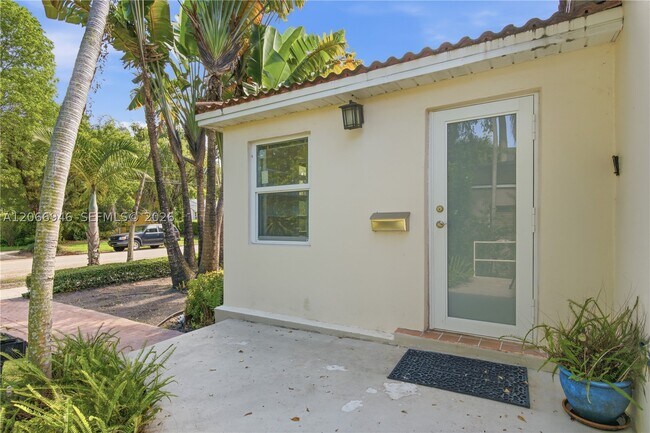 Photo - 2355 Overbrook St