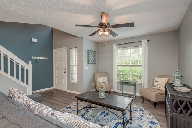 Photo - Andover Circle