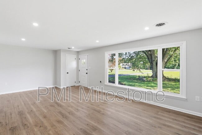 Photo - 13242 Greensburg Rd