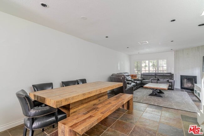 Photo - 5820 Yolanda Ave Unit 5