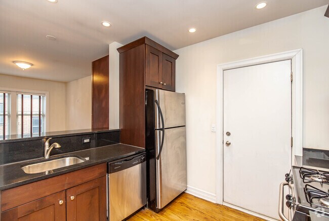 Building Photo - 3816 N Sheffield Ave Unit 2W Rental