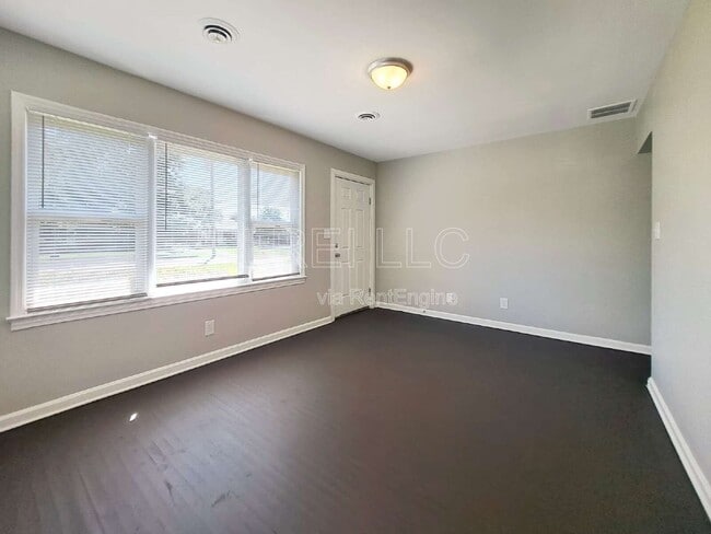 Photo - 3219 Wilkie Rd