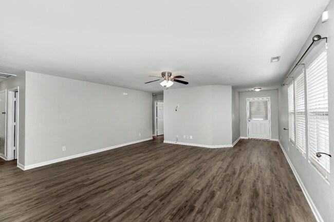 Photo - 325 Kenneth Blvd NW