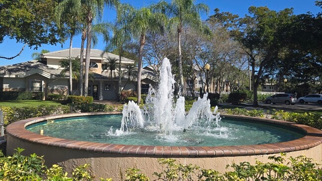 Building Photo - 9899 Westview Dr Unit 1300