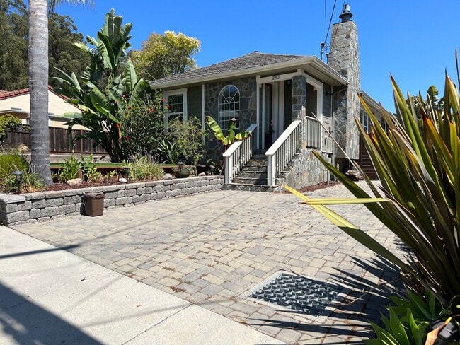 Prospects Heights Charmer 3bd / 2.5ba House - Prospects Heights Charmer 3bd / 2.5ba House