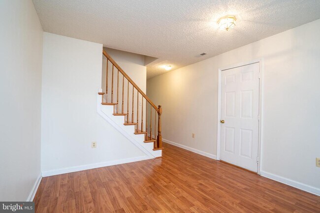 Photo - 21 Halstead Pl