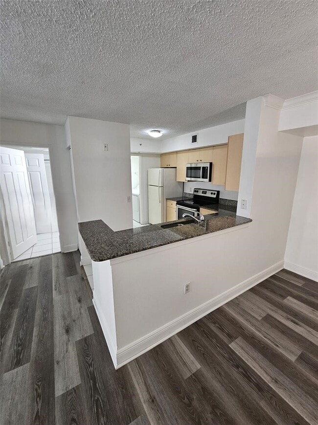 Photo - 2451 Centergate Dr Unidad 204