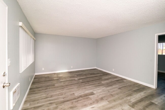 15209 Prairie Ave