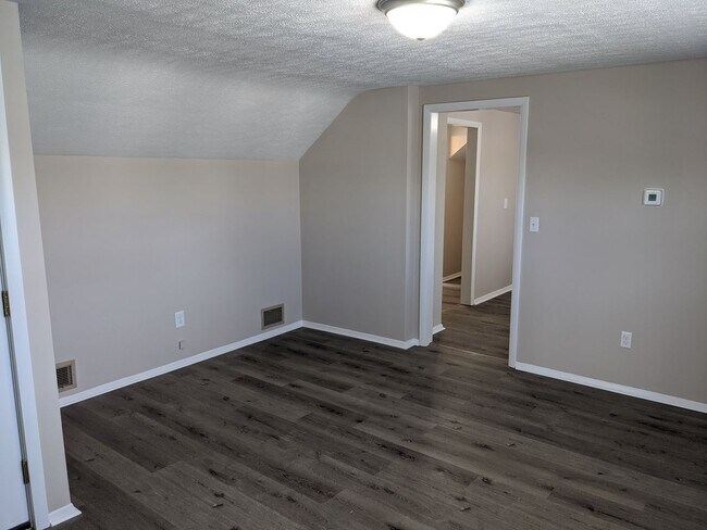 Photo - 1826 W 8th St Unit 1826 W 8th St - 3rd Flr Apt