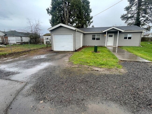 Photo - Conveniently Located Charming Pet Friendly Three Bedroom Home With Modern Updates!