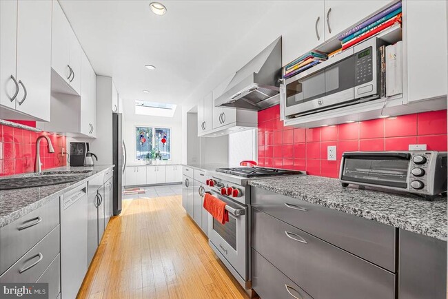 Photo - 4838 Drummond Ave