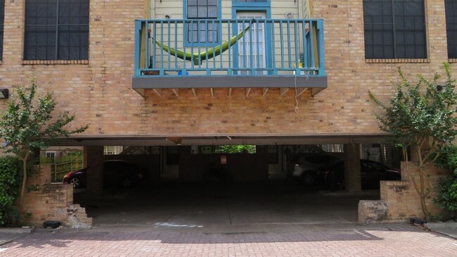 Photo - 2300 Leon St