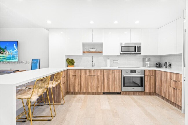 Photo - 2301 Collins Ave Unit 335