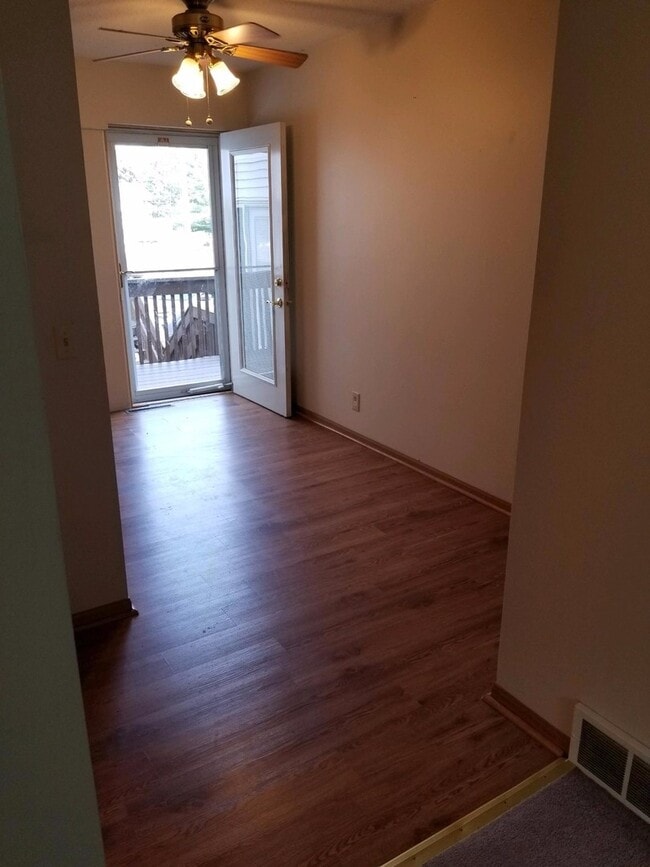 Photo - 2 Bedroom, 1.5 Bath Townhouse in Clinton, IA