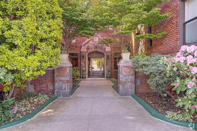Building Photo - 167-10 Crocheron Ave Unit 3M Rental