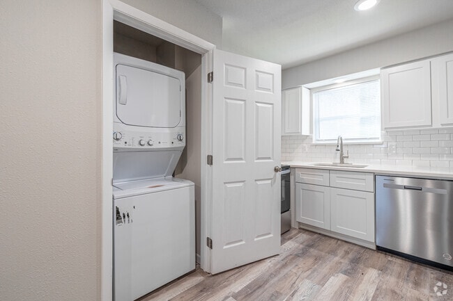 1BR, 1 BA - 650SF - Van Alstyne Apartments