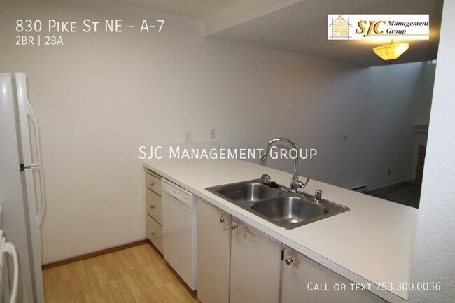 Photo - 830 Pike St NE