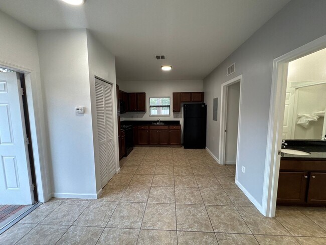 Photo - 1025-1035 NE 10th Ave