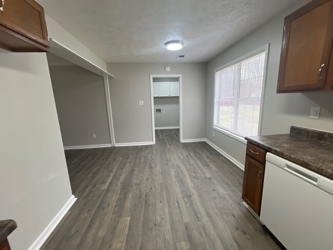 Photo - 197 Stratford Ln