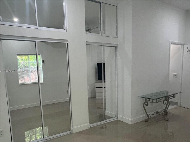 1412 SW 82nd Ct Unidad 2
