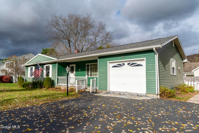 11 Keyes St