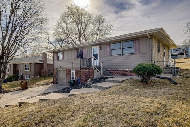 Photo - Conveniently Located 3 Bedroom Bellevue Home!!