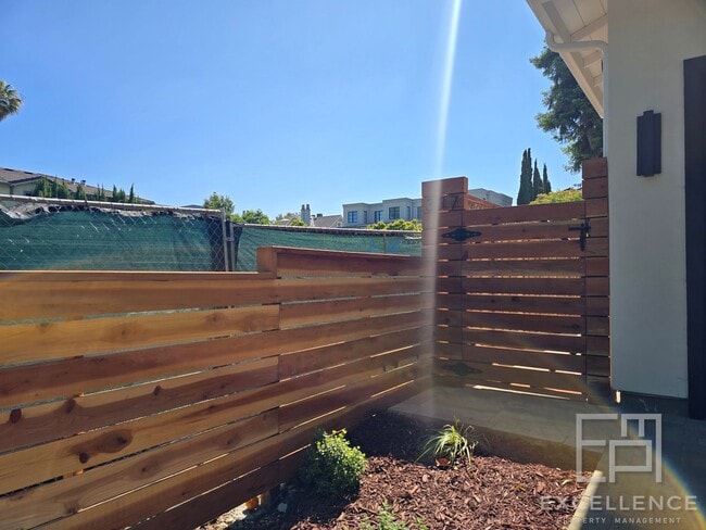 Brand New Build - 2/2 Cottage, Fenced Yard... - Brand New Build - 2/2 Cottage, Fenced Yard... House