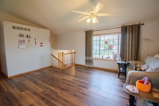 Photo - Fantastic NW Rochester home with great updates!