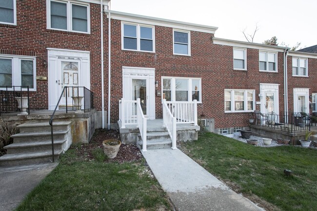 Price Reduced! Move In Now!! - Price Reduced! Move In Now!! Townhome