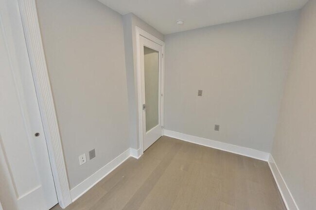 Photo - 411 E 12th St Unidad 1