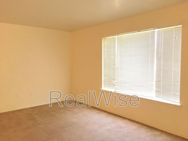 Photo - 1931 NW Larch Spur Ct