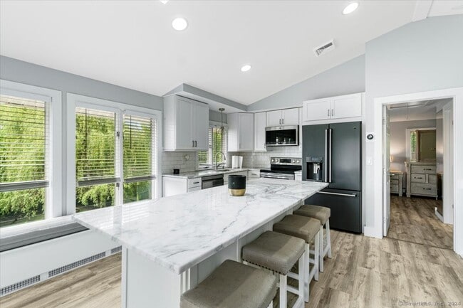 Photo - 4 Candlewood Birches