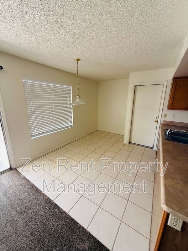 Photo - 1471 E Park Ave