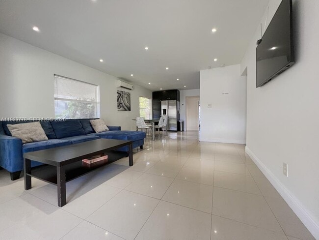 Photo - 2539 Thomas St