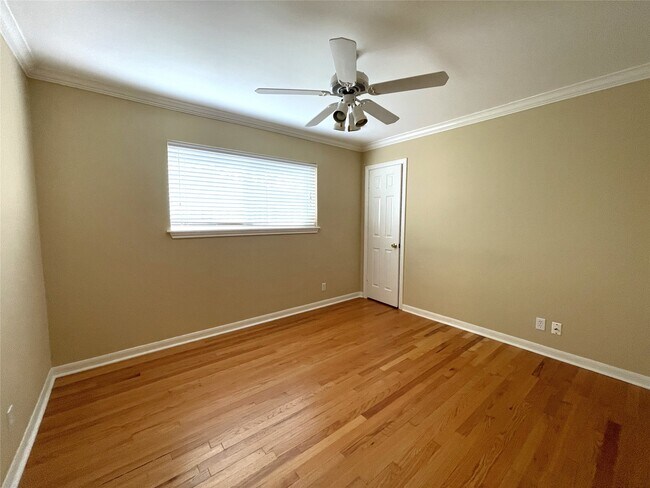 Photo - 1834 Locksford St