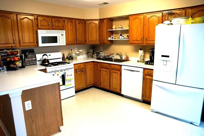 Photo - 402 Bollen Ct