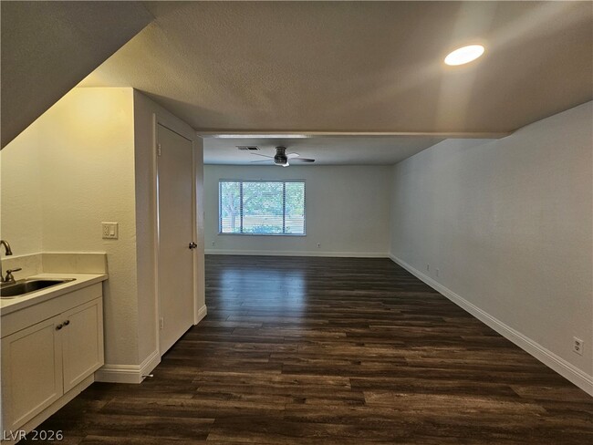 Photo - 3228 Longford Way