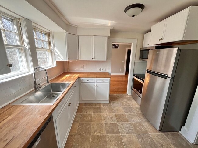 Photo - 1430 Woodbury Ave
