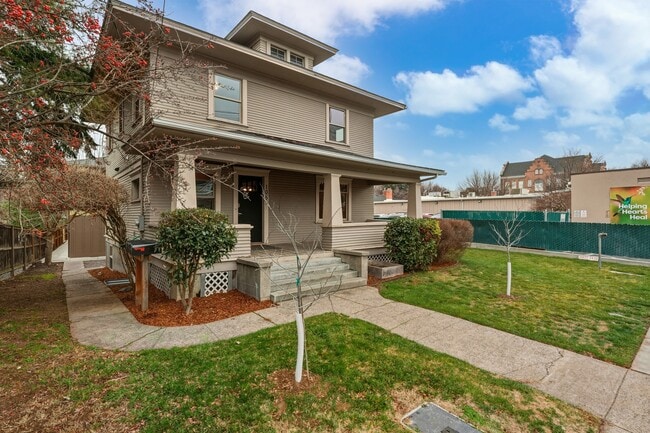 Building Photo - 1055 E Isaacs Ave