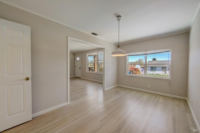 Photo - 250 Hillcrest Ave