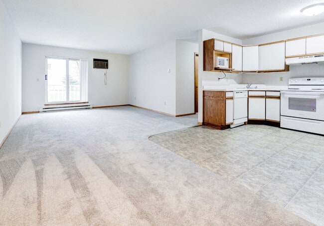 Amplios planos de planta abiertos - Lake Pointe Apartments