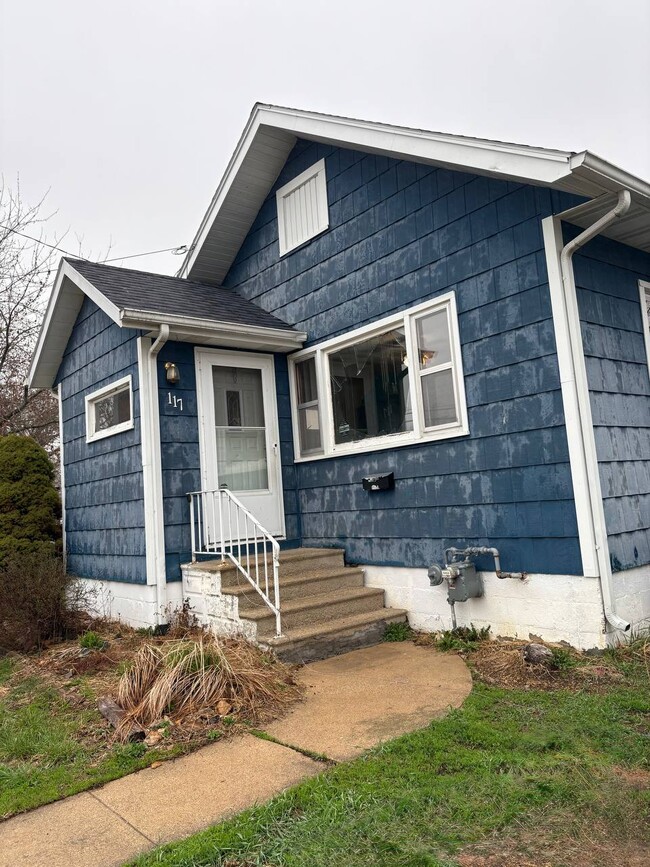 Building Photo - 117 6th Ave SW Rental