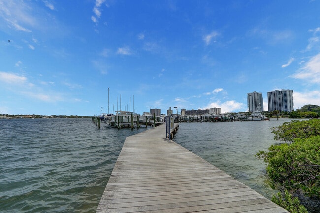 Photo - 1618 12 Oaks Way Unidad 103