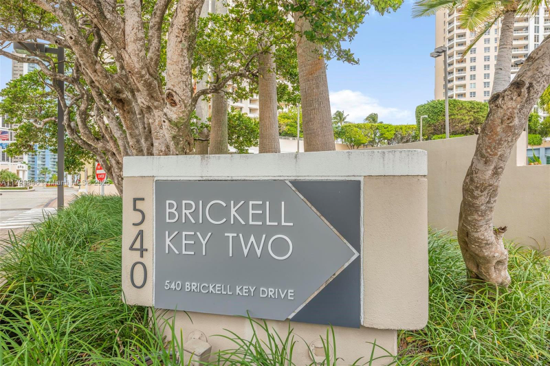 Photo - 540 Brickell Key Dr