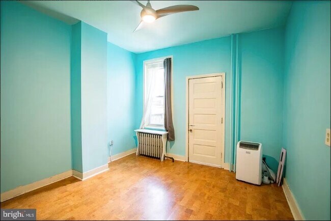 main bedroom - 5141-1 Hazel Ave Unit 1F