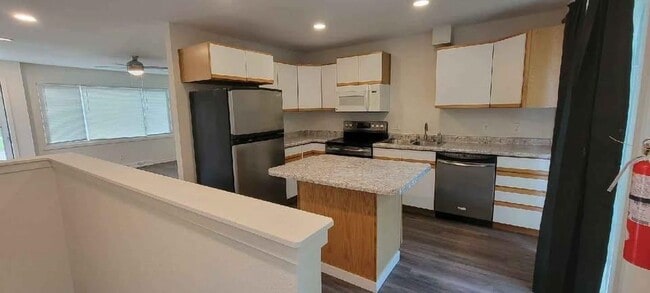 Photo - 2801 Victoria Ln